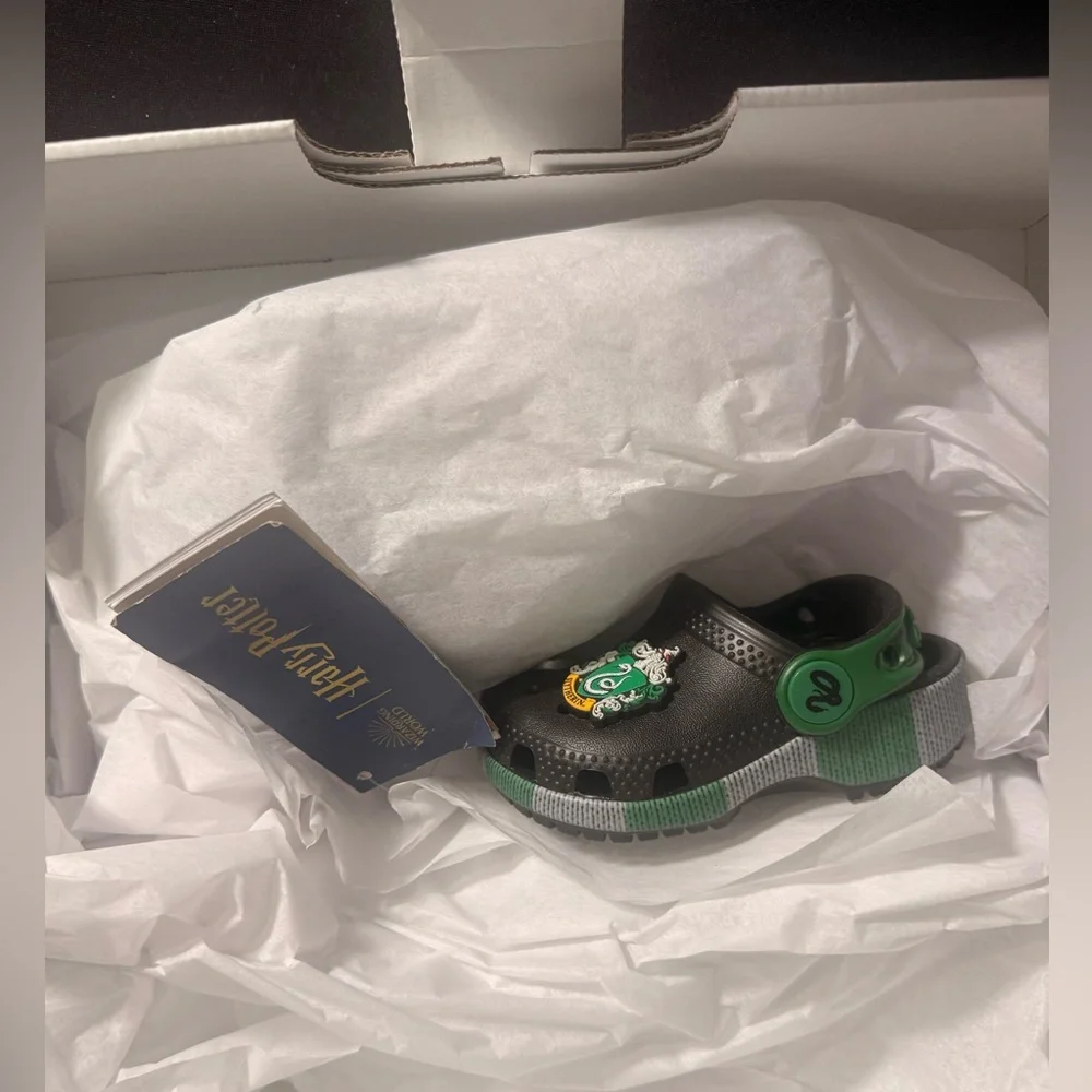 Harry Potter Little Kids Black Crocs with Green Accents Size 4 NEW